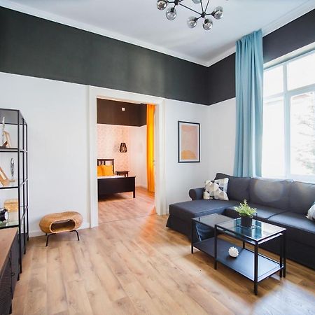 Super Central Spacious Apartment Орадя Экстерьер фото