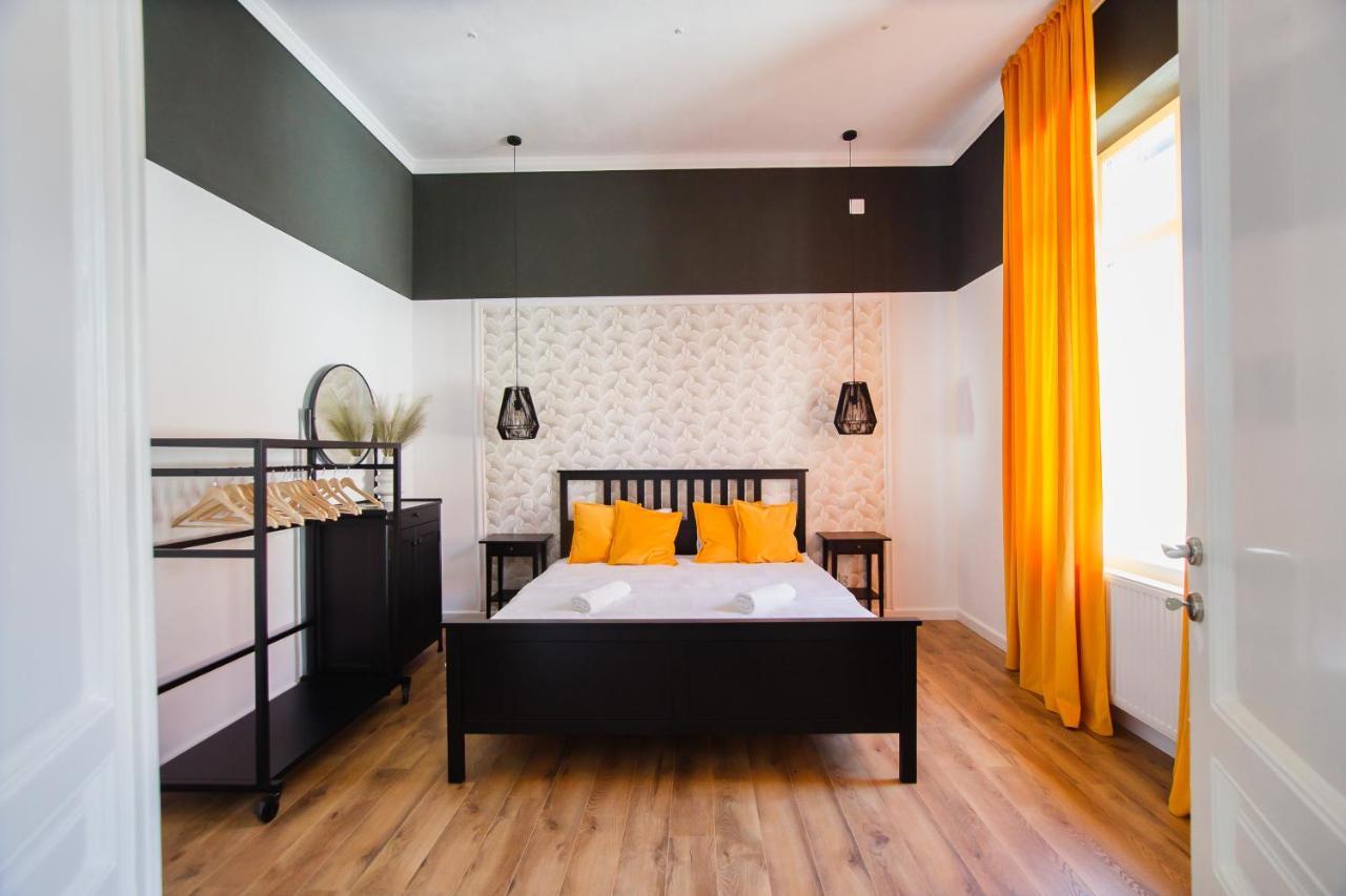 Super Central Spacious Apartment Орадя Экстерьер фото