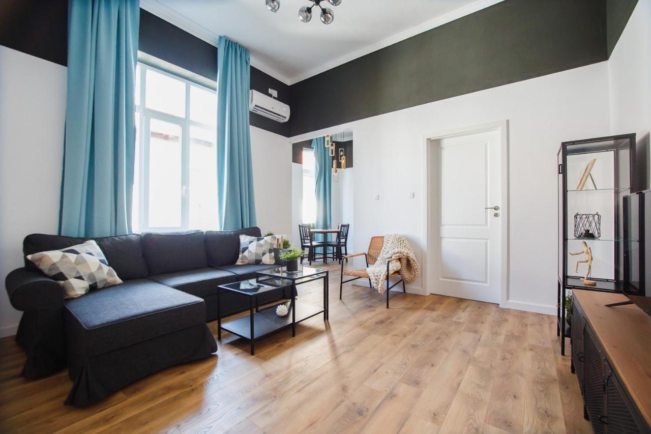 Super Central Spacious Apartment Орадя Экстерьер фото