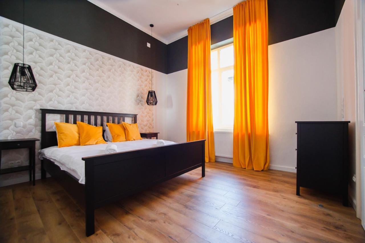 Super Central Spacious Apartment Орадя Экстерьер фото